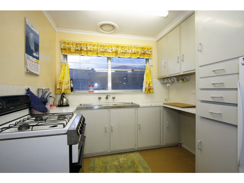 18 Treloar Street, Sale VIC 3850