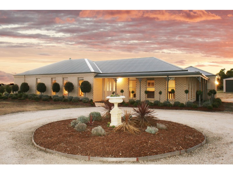 13 Chloe Court, Wurruk VIC 3850