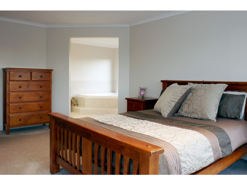 13 Chloe Court, Wurruk VIC 3850