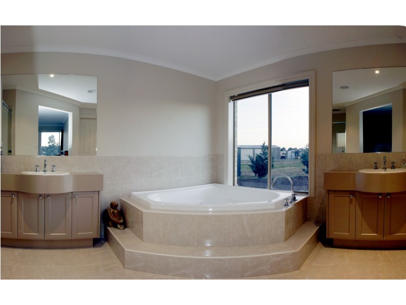 13 Chloe Court, Wurruk VIC 3850