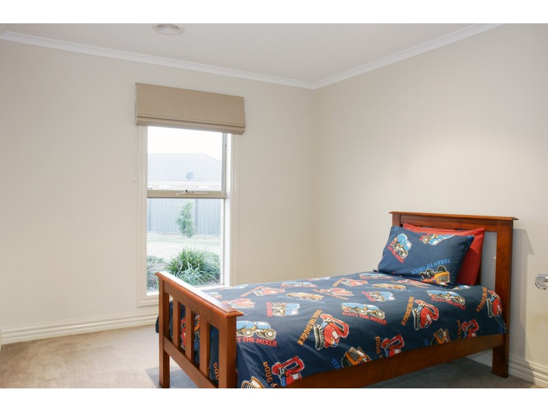 13 Chloe Court, Wurruk VIC 3850