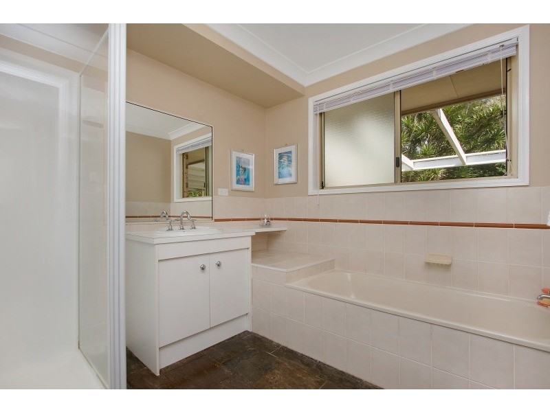 8 Kintyre Crescent, Banora Point NSW 2486