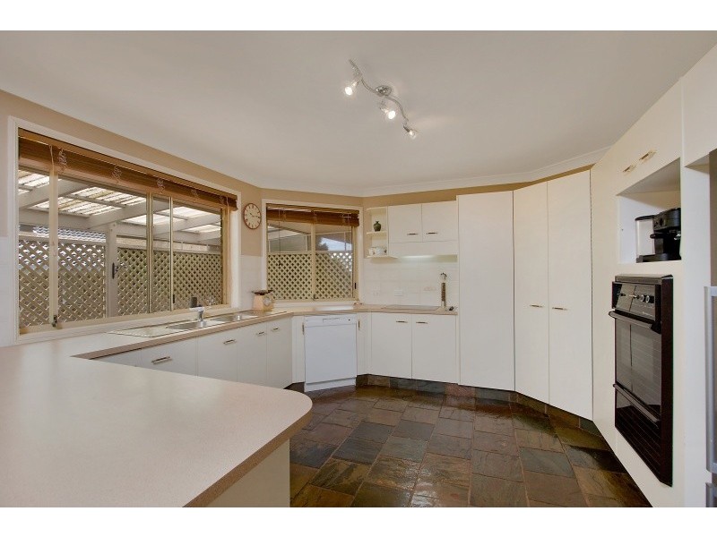 8 Kintyre Crescent, Banora Point NSW 2486