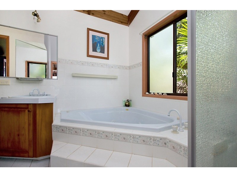 27 Lakeview Parade, Tweed Heads South NSW 2486