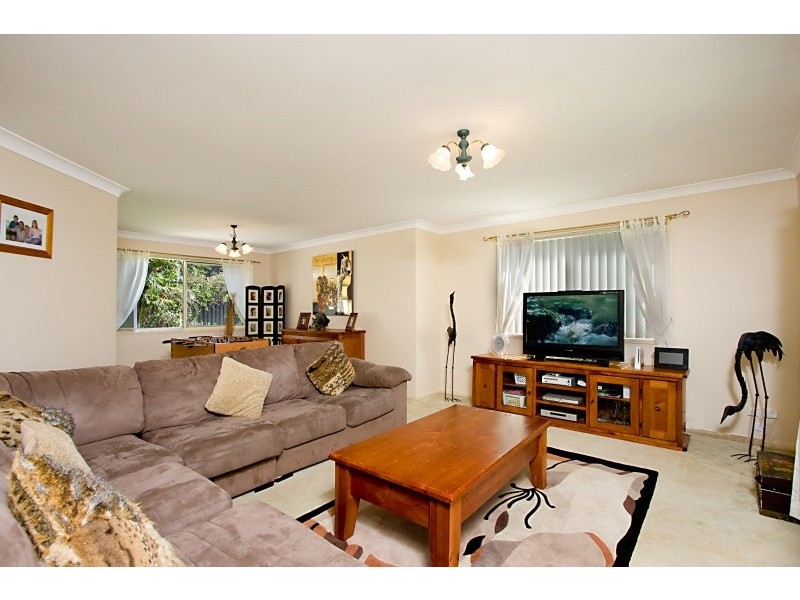 8 Avondale Drive, Banora Point NSW 2486