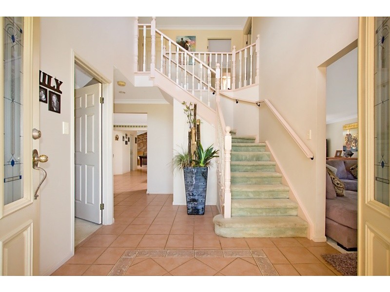 8 Avondale Drive, Banora Point NSW 2486