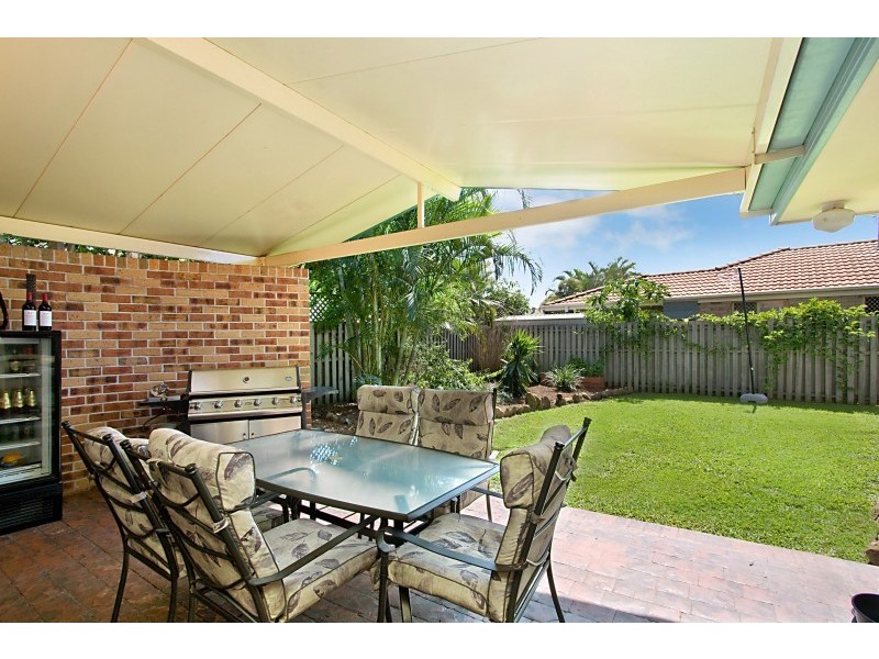 8 Avondale Drive, Banora Point NSW 2486