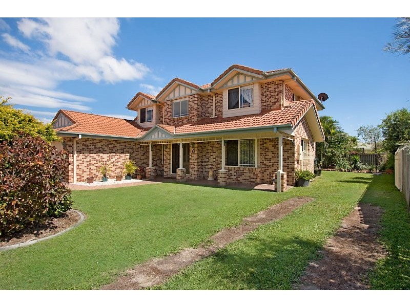 8 Avondale Drive, Banora Point NSW 2486