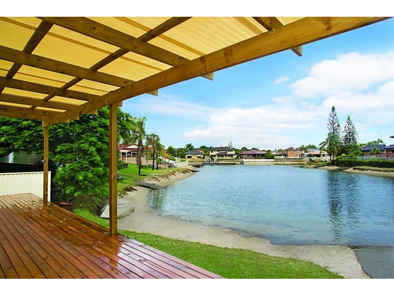 2/1 Crystal Waters Drive, Tweed Heads NSW 2485