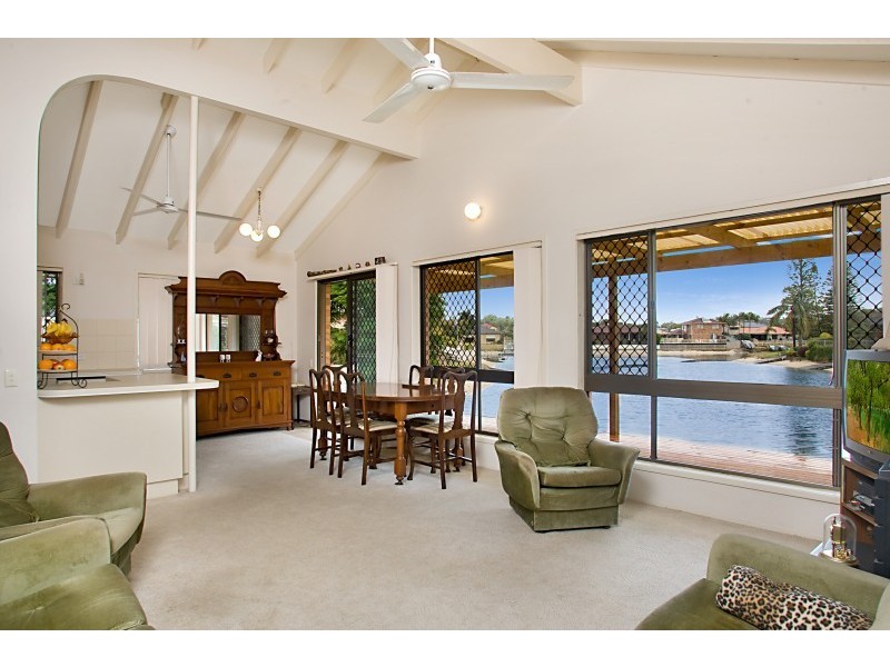 2/1 Crystal Waters Drive, Tweed Heads NSW 2485