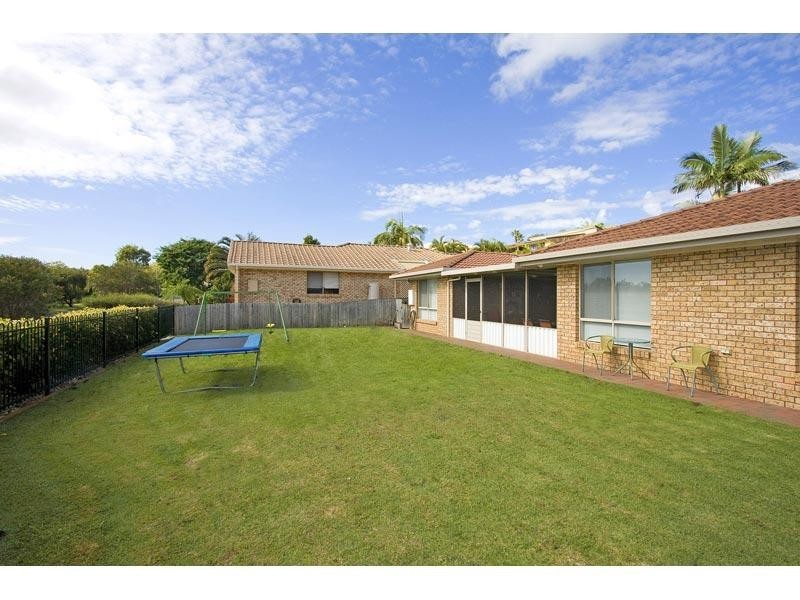 1 Chestnut Drive, Banora Point NSW 2486