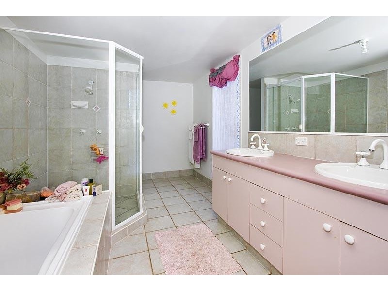 24 Grassmere Court, Banora Point NSW 2486