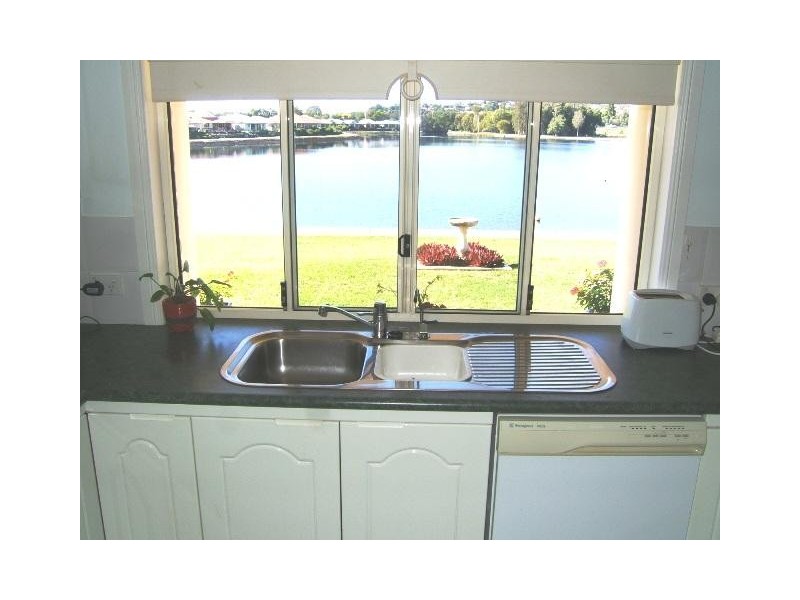 3 Lakeside Walk, Banora Point NSW 2486