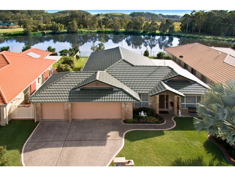 70 Riversdale Boulevard, Banora Point NSW 2486