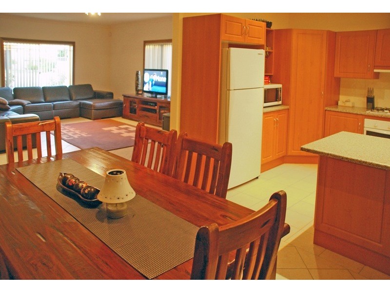 9 Stocker Street, Moonta Bay SA 5558