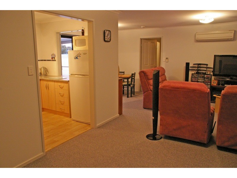 10 CHAPPLE STREET, Moonta Bay SA 5558