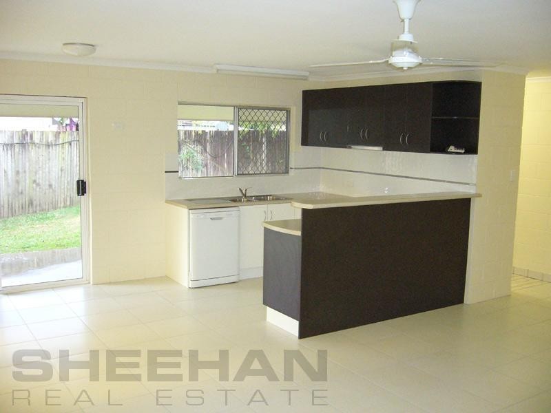 7 Denman Close, Manoora QLD 4870