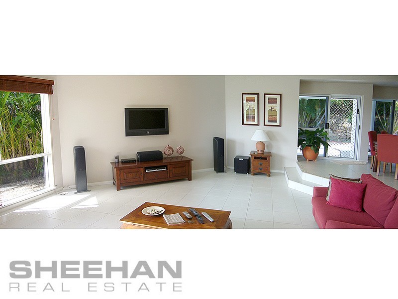 7 woodmont place, Mooroobool QLD 4870