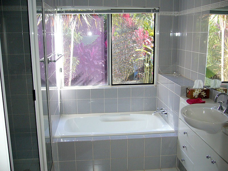 7 woodmont place, Mooroobool QLD 4870