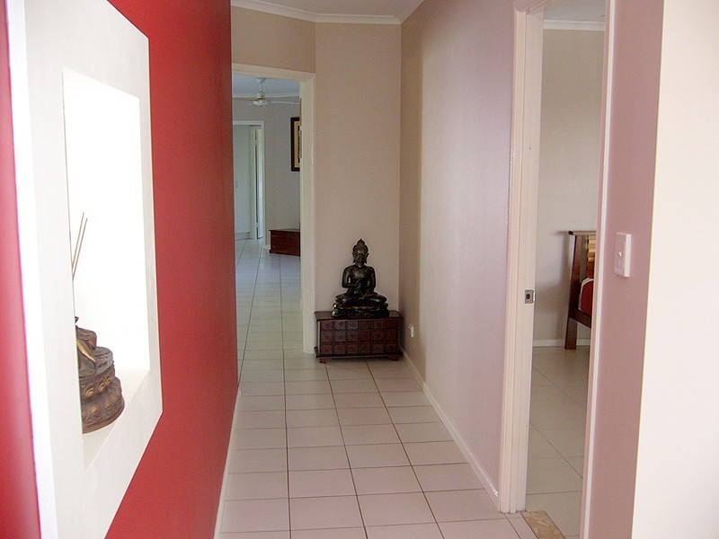 7 woodmont place, Mooroobool QLD 4870