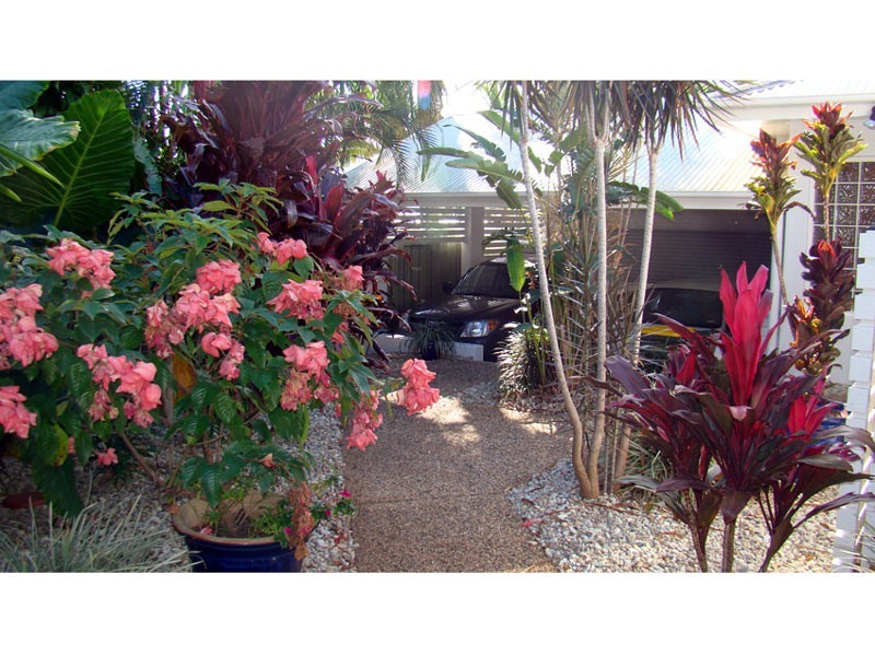 7 woodmont place, Mooroobool QLD 4870