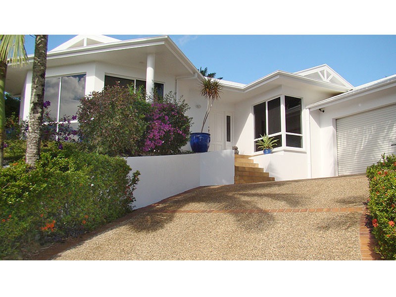 7 woodmont place, Mooroobool QLD 4870