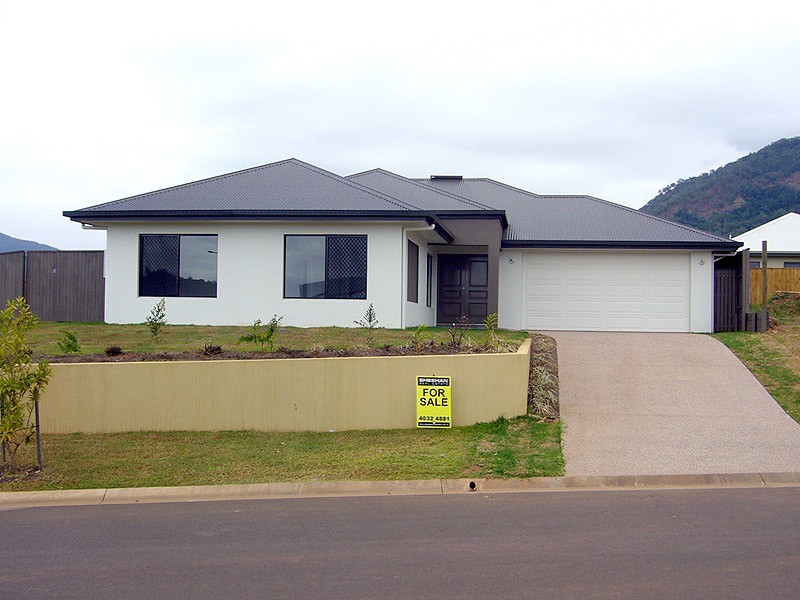 122 SPRINGBROOK AVENUE, Redlynch QLD 4870