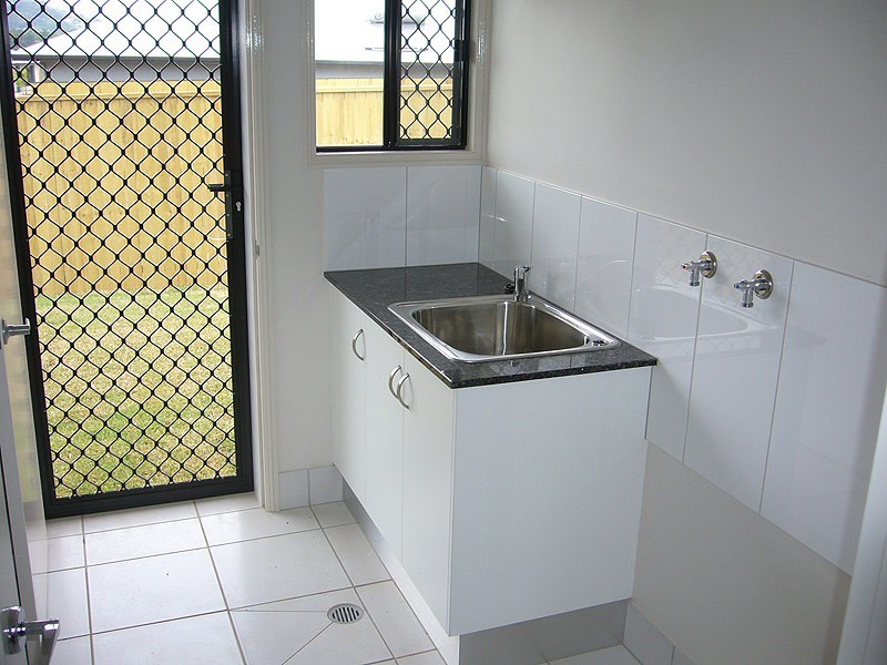 122 SPRINGBROOK AVENUE, Redlynch QLD 4870