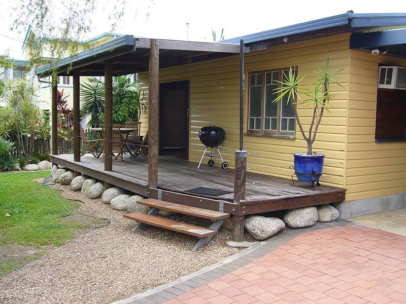 9 Perkins St., Manoora QLD 4870