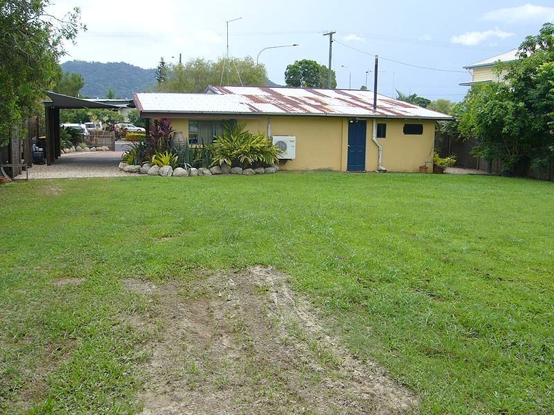 9 Perkins St., Manoora QLD 4870