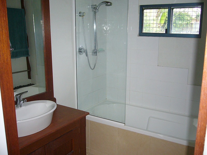 9 Perkins St., Manoora QLD 4870