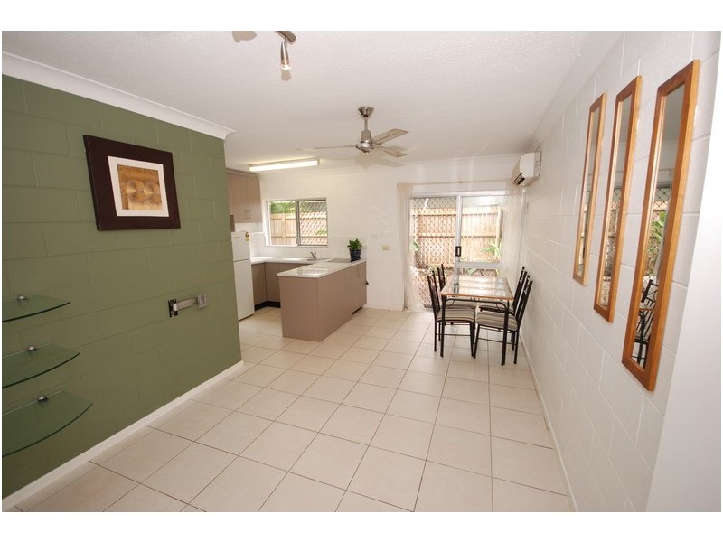 2/98 Pease, Manoora QLD 4870