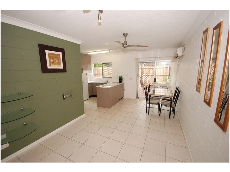 2/98 Pease, Manoora QLD 4870