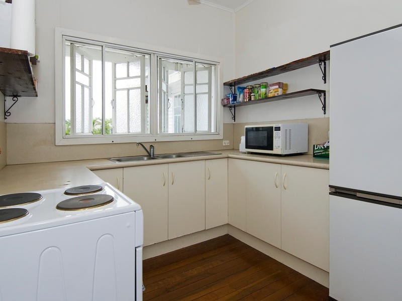 11 JOAN ST., Bungalow QLD 4870