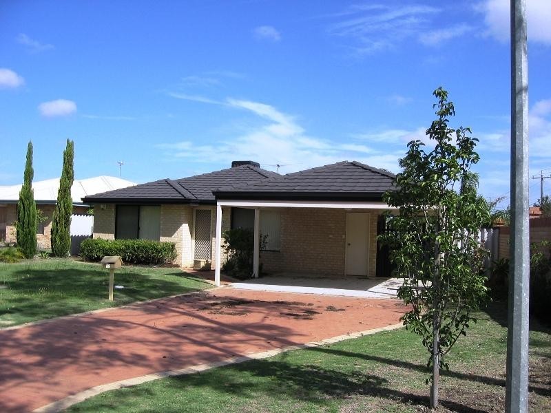 33 MONALTRIE LOOP, Carramar WA 6031