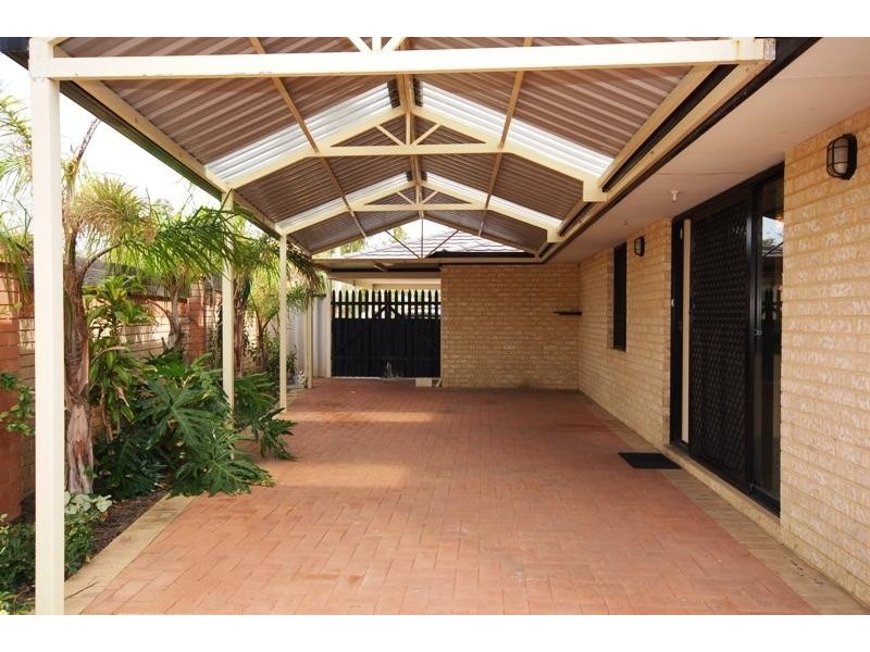 33 MONALTRIE LOOP, Carramar WA 6031