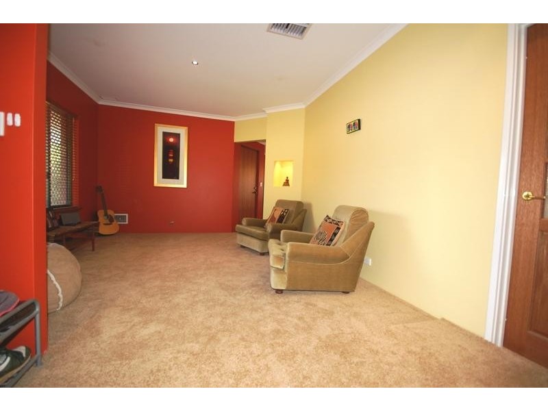 7 MONALTRIE LOOP, Carramar WA 6031