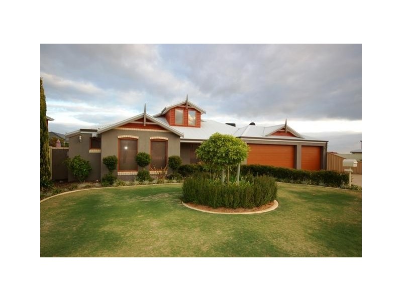 15 Narrien Loop, Hocking WA 6065