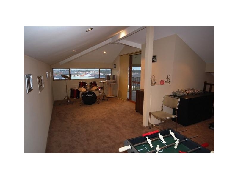 15 Narrien Loop, Hocking WA 6065