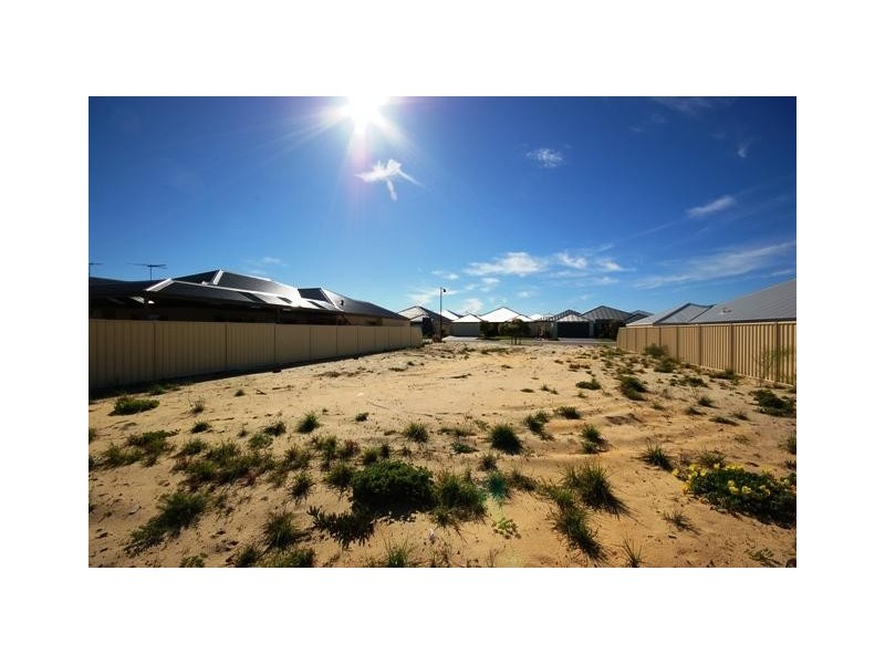 32 Sundowner Mndr, Banksia Grove WA 6031