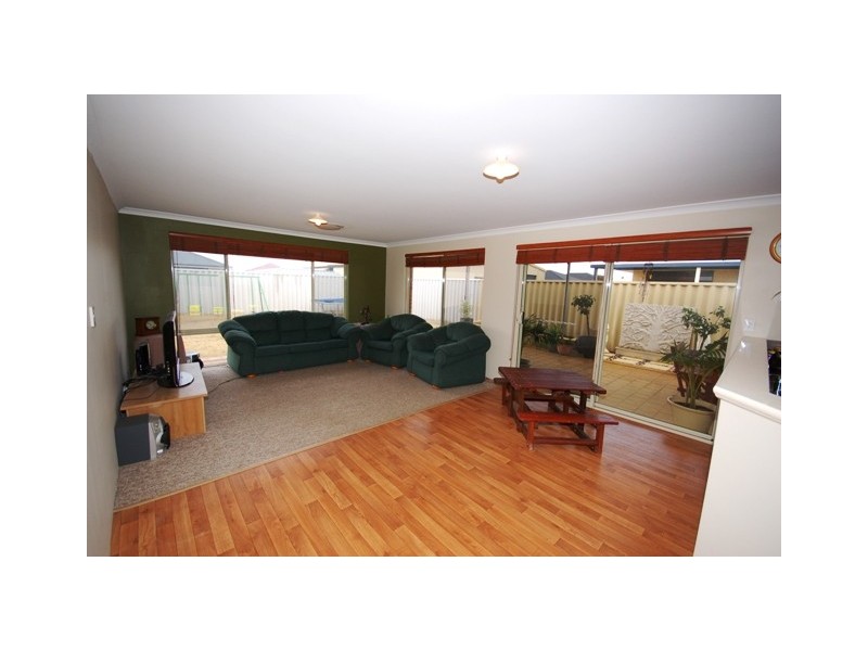 42 Alpina Prom, Banksia Grove WA 6031