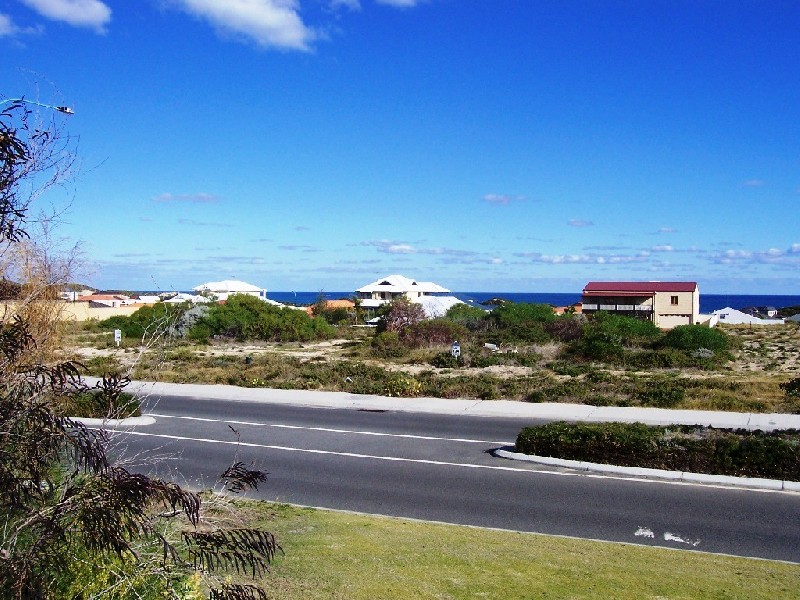 138 Lagoon Drive, Yanchep WA 6035