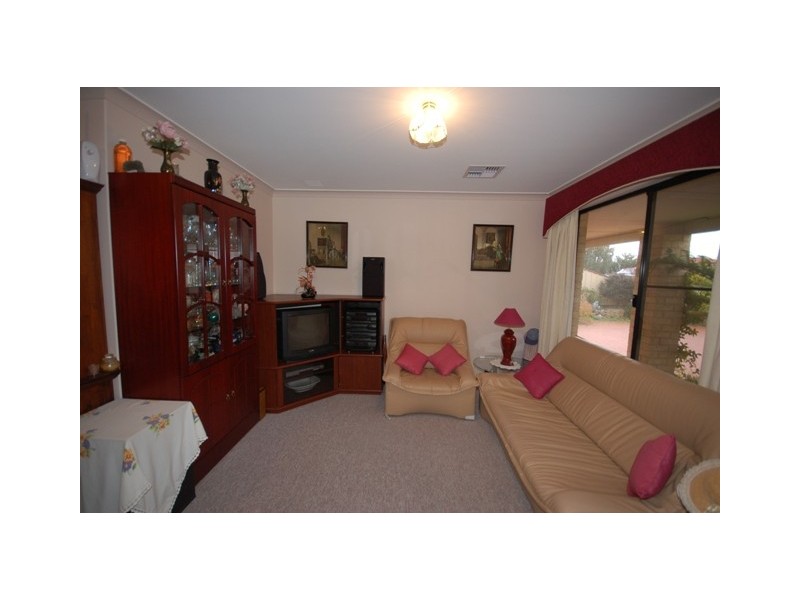 42 Houghton Drive, Carramar WA 6031