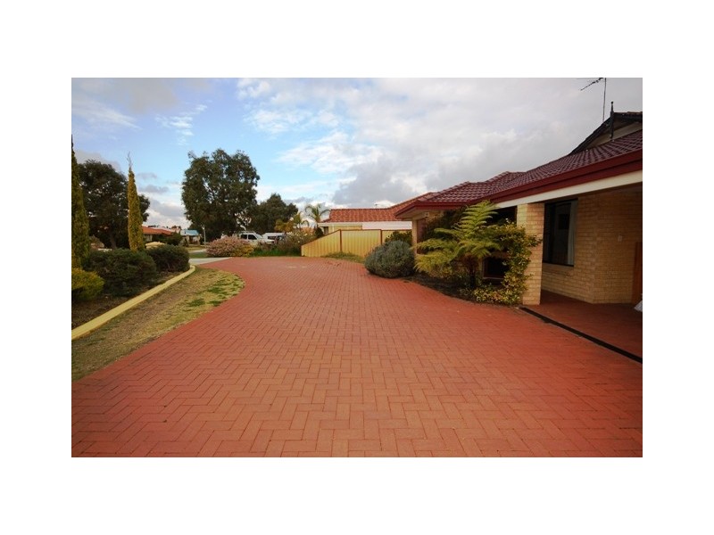 42 Houghton Drive, Carramar WA 6031