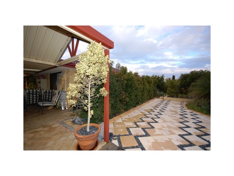 42 Houghton Drive, Carramar WA 6031