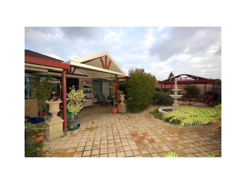 42 Houghton Drive, Carramar WA 6031