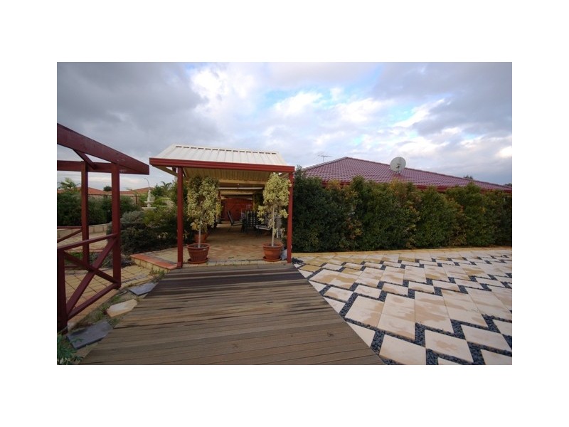 42 Houghton Drive, Carramar WA 6031