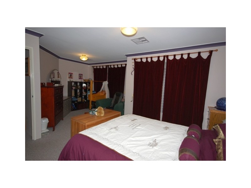 42 Houghton Drive, Carramar WA 6031