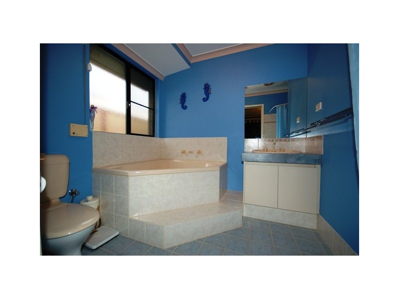 42 Houghton Drive, Carramar WA 6031