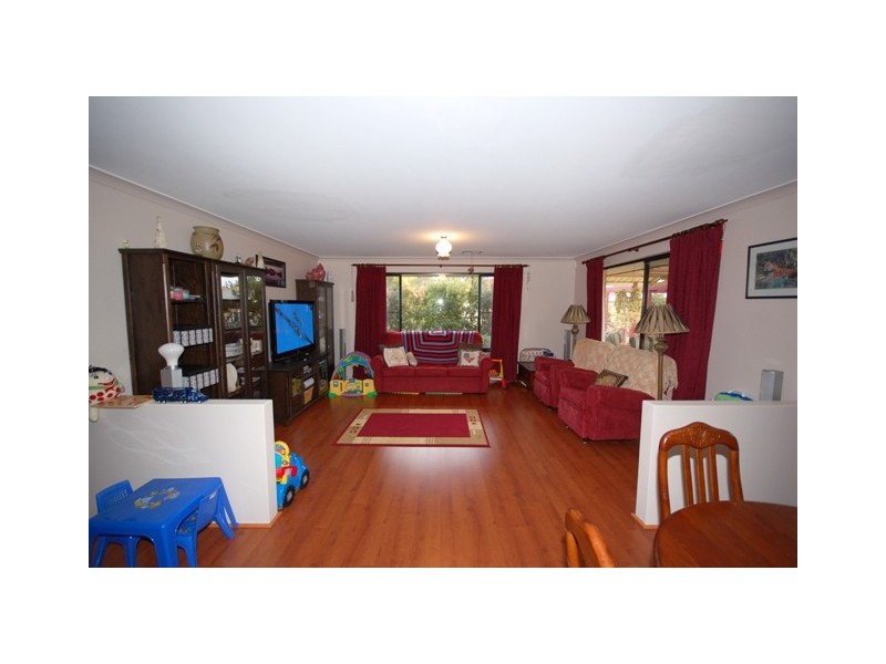 42 Houghton Drive, Carramar WA 6031